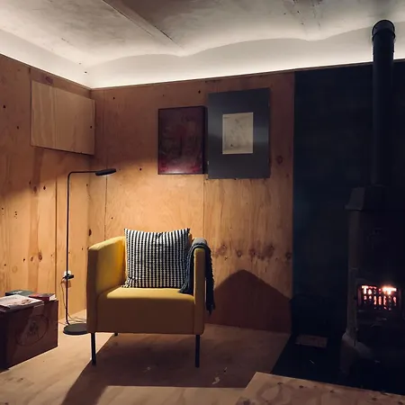 Künstlerzimmer *