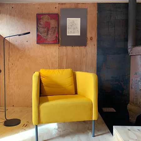 Kuenstlerzimmer *